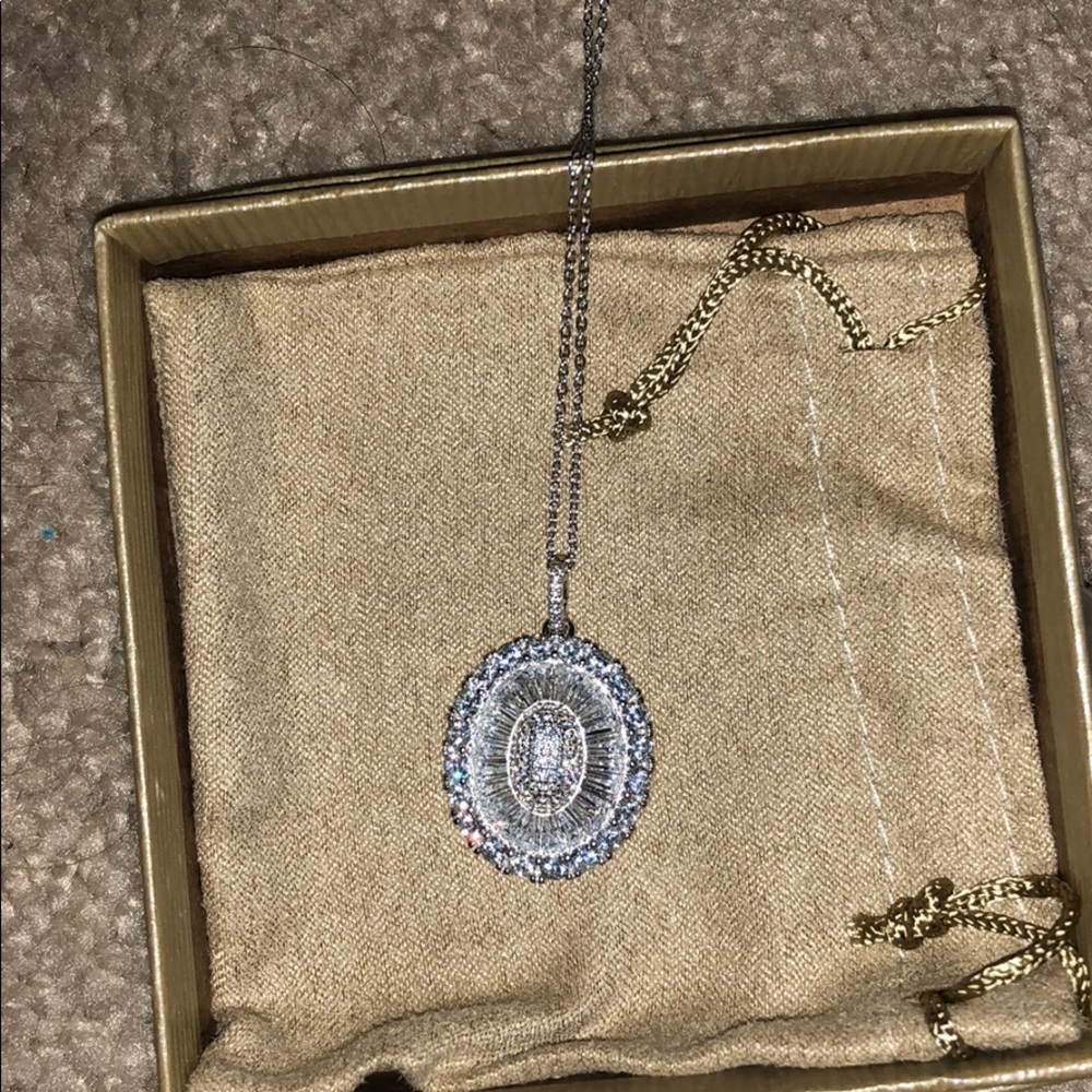 Oval pendant necklace with shimmering gemstones